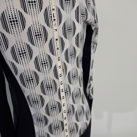 LuLuLemon Women's Black & White Jacket - Picture 9 of 10